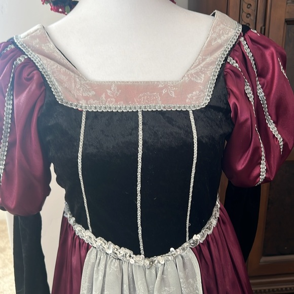 Renaissance costume dress with head piece - Picture 2 of 5